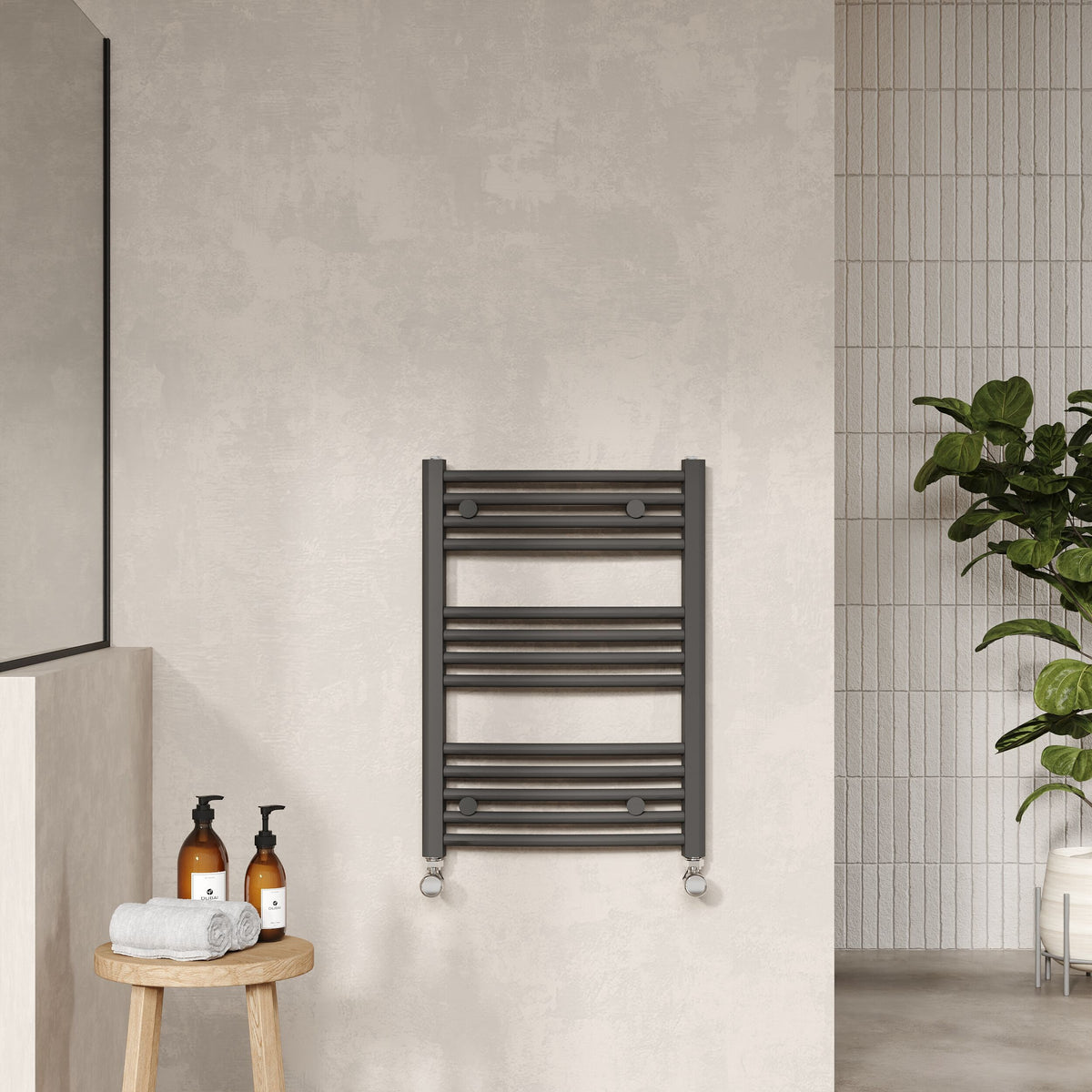 Modern Splash Anthracite 700mm x 500mm Vertical Curved Ladder Rail