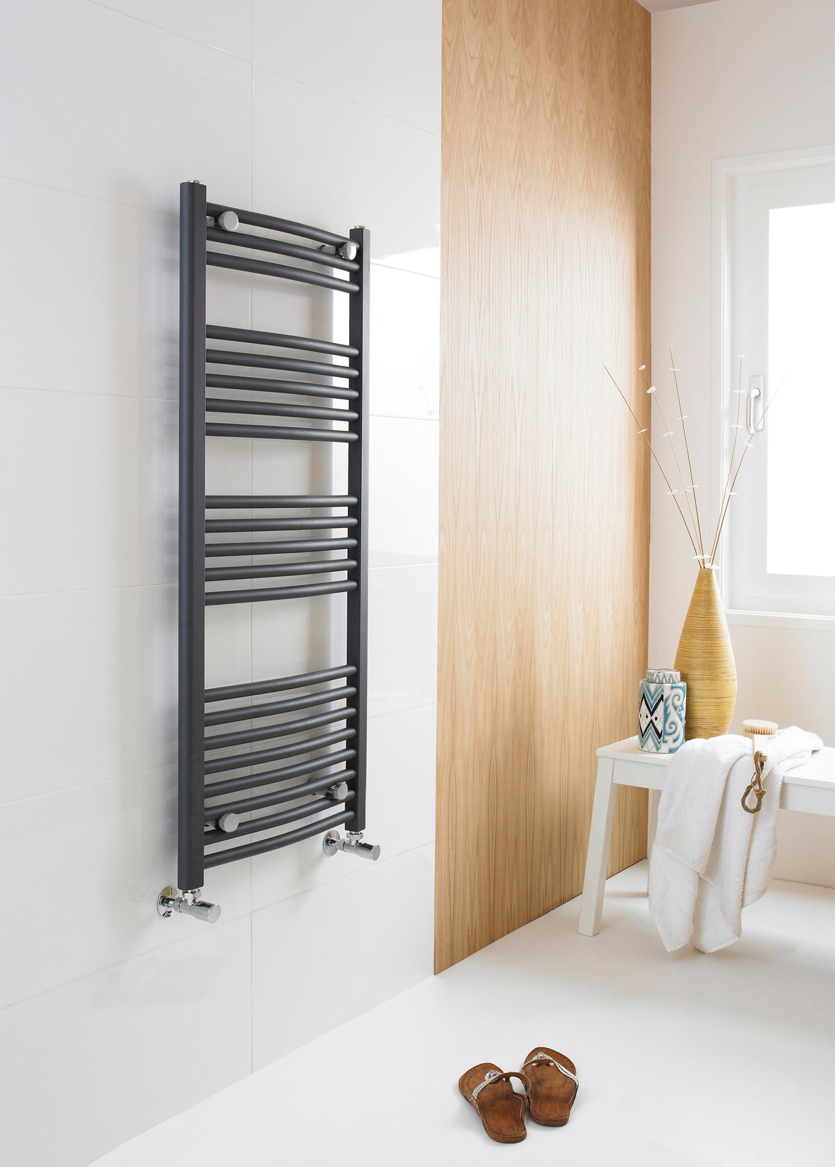 Modern Splash Anthracite 1150mm x 500mm Vertical Curved Ladder Rail