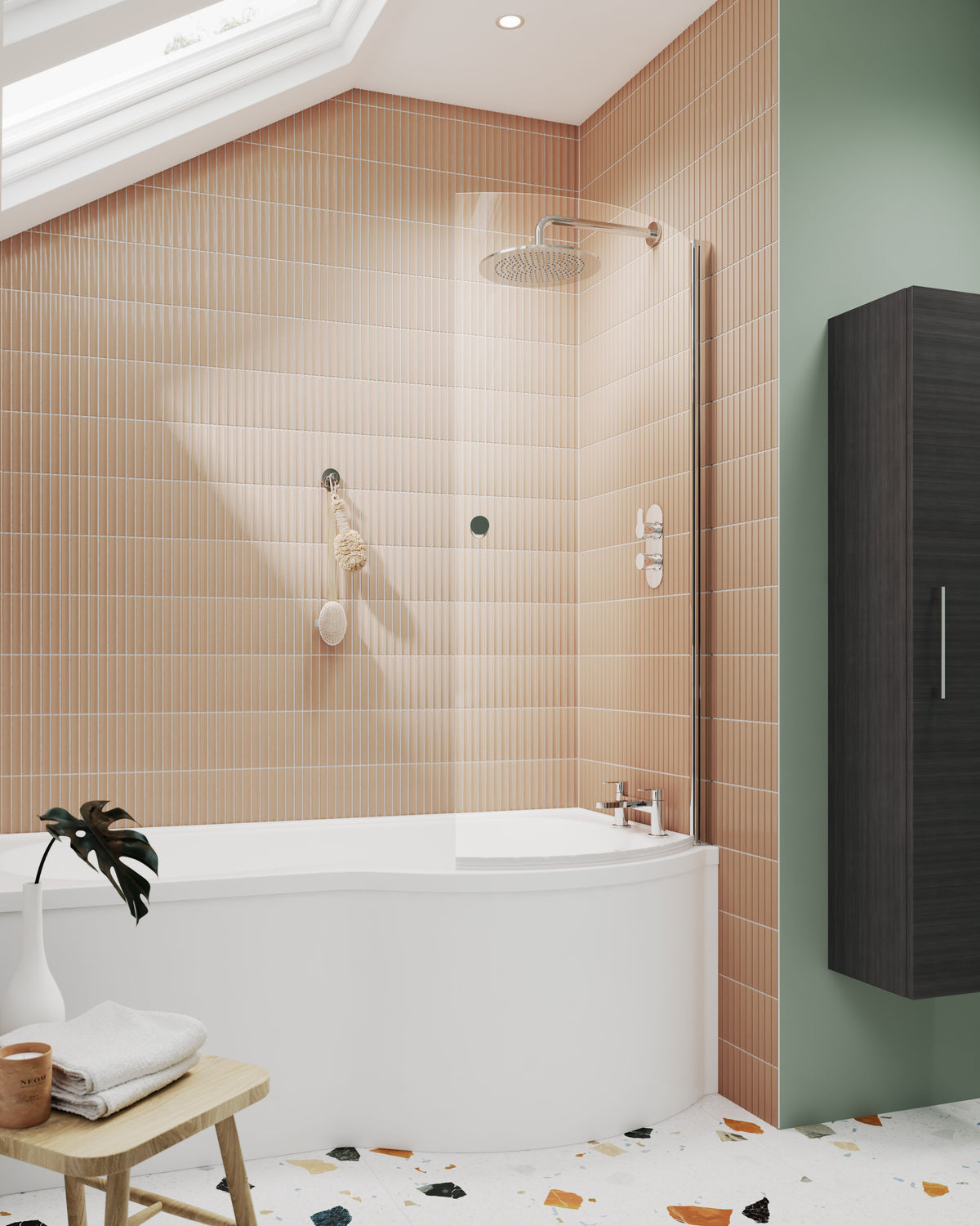 Modern Splash 700mm Chrome Curved Bath Screen With Knob